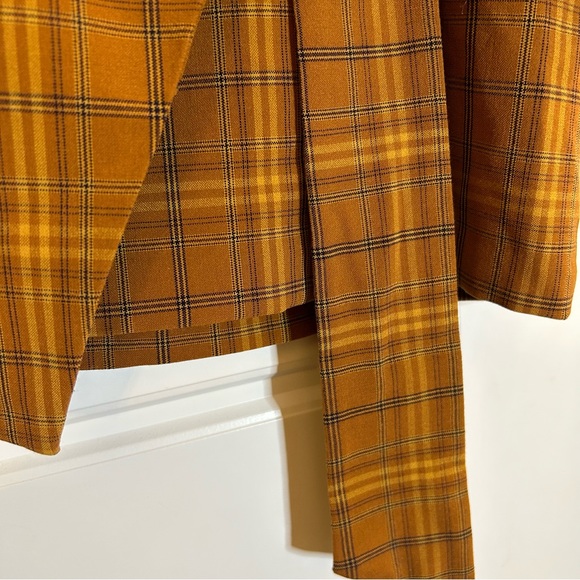 ARITZIA WILFRED DORINE MID RISE FAUX WRAP MINI SKIRT SIZE 4 IN ORANGE PLAID - Picture 3 of 12